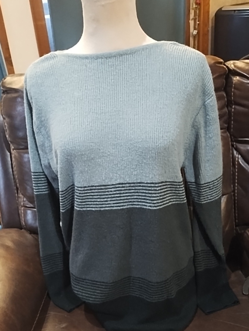 Carolyn Taylor Two-Tone Scoopneck Sweater in Light Gray and Dark Gray